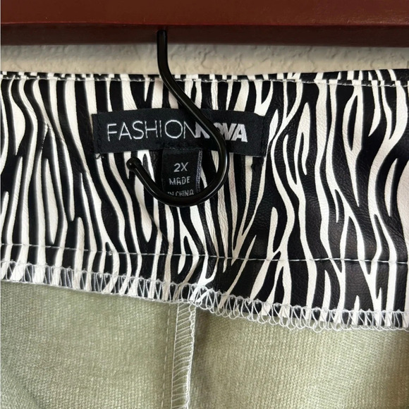 Fashion Nova Faux Leather Zebra Print Wide Leg Pants 2X - Picture 7 of 7